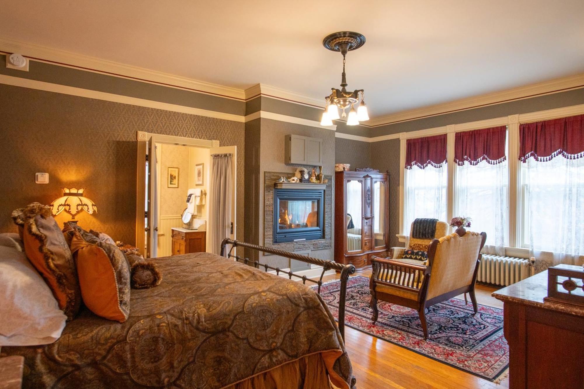 Aurora Staples Inn Stillwater Bagian luar foto